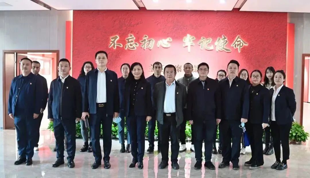 觀(guān)展銘初心，干事有作為——綿陽(yáng)公交集團基層黨組織聯(lián)合開(kāi)展主題黨日活動(dòng)(圖1)